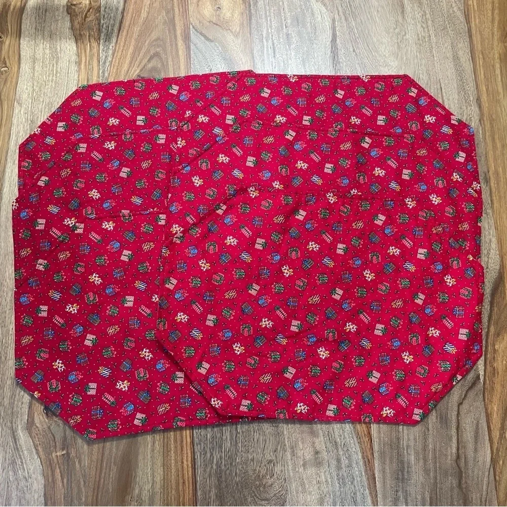 Christmas Multi-colored Present Print Red Background/Backing Placemats set of‎ 6